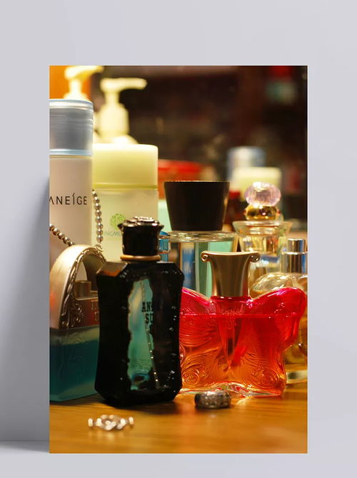 香氛美學(xué)與秀發(fā)呵護(hù) 從香水瓶設(shè)計(jì)到專業(yè)護(hù)發(fā)產(chǎn)品的視覺敘事